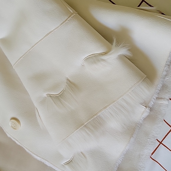 Novelti fur trim coat - Picture 12 of 13